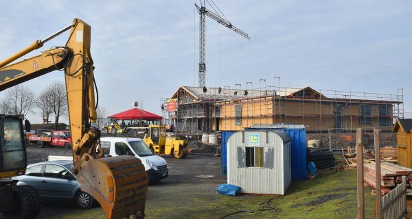 Auf der Alm geht’s nach vorne: Der Rohbau der Berghütte ist fertiggestellt