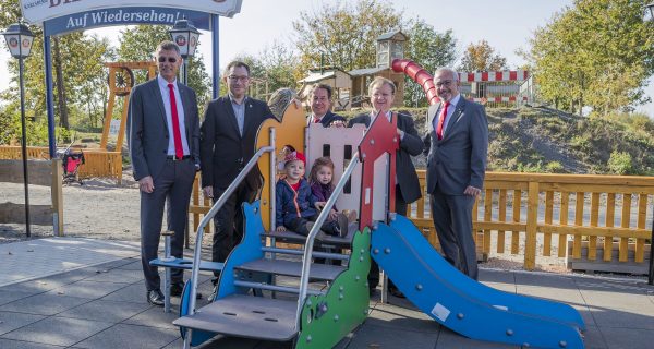 IKS builds a mini playground for children on the Alm