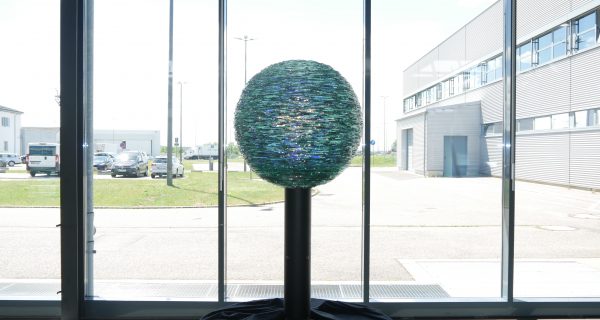 Dans le terminal resplendit actuellement l’« Image de la Terre » (Abbild der Erde)