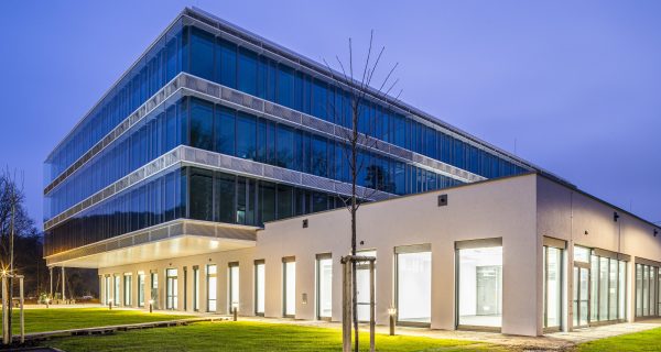 Stuhlsatzenhausweg office building