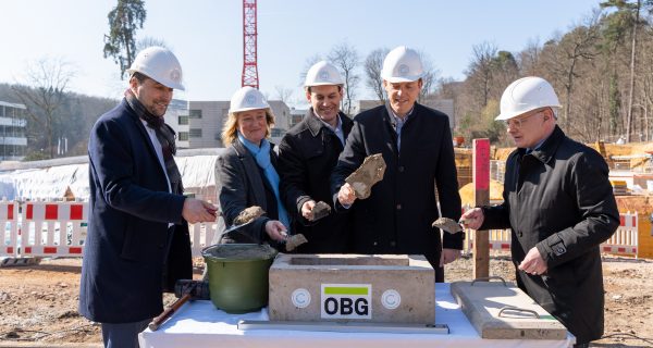 Pose de la première pierre pour le bâtiment d´extension du CISPA