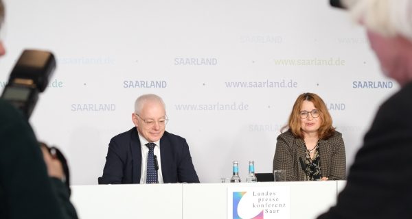 Wirtschaftsminister Jürgen Barke präsentiert saarländische Wasserstoffagentur